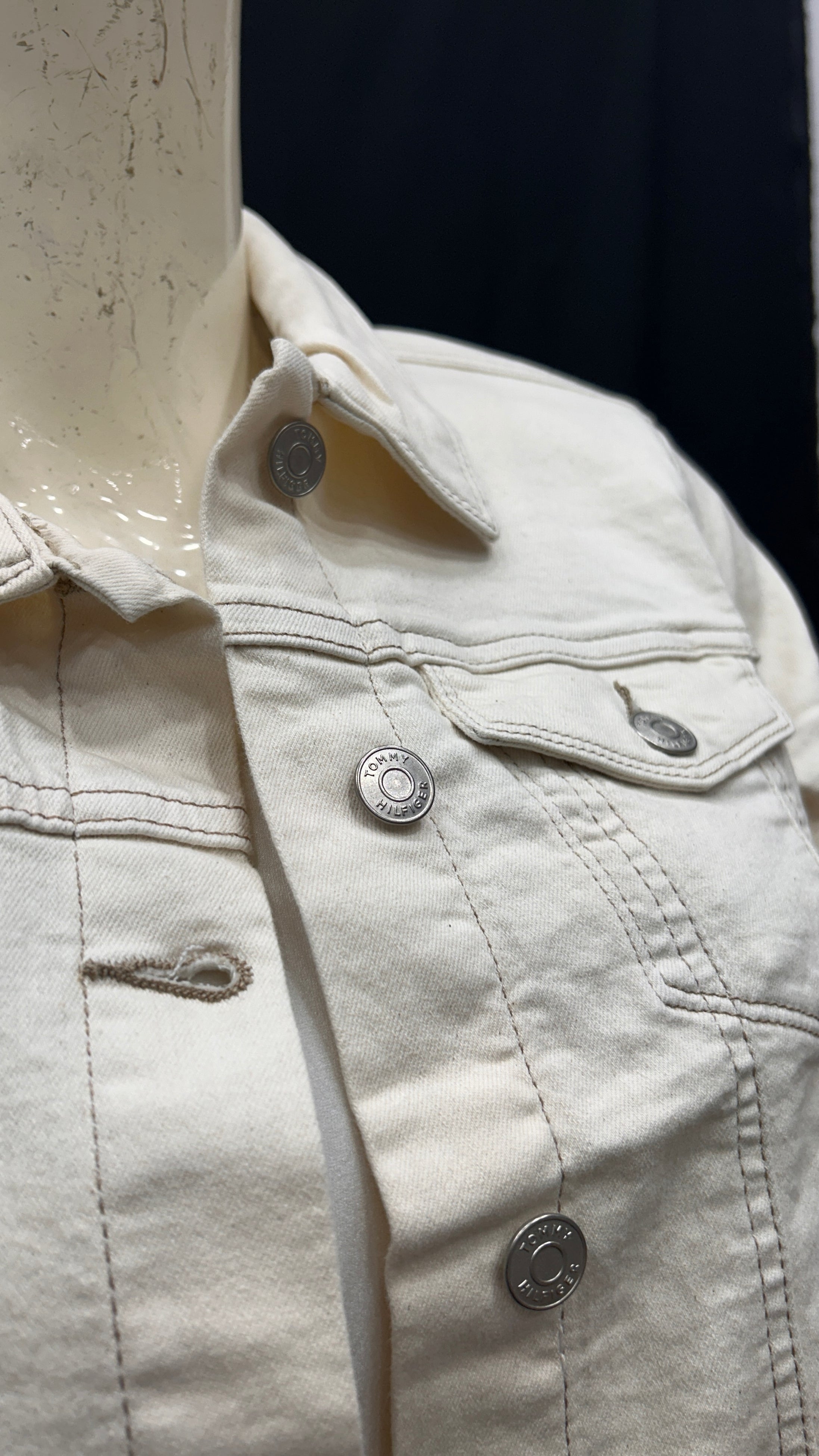 Women’s Off-White Classic Denim Jacket – Casual Everyday Layer