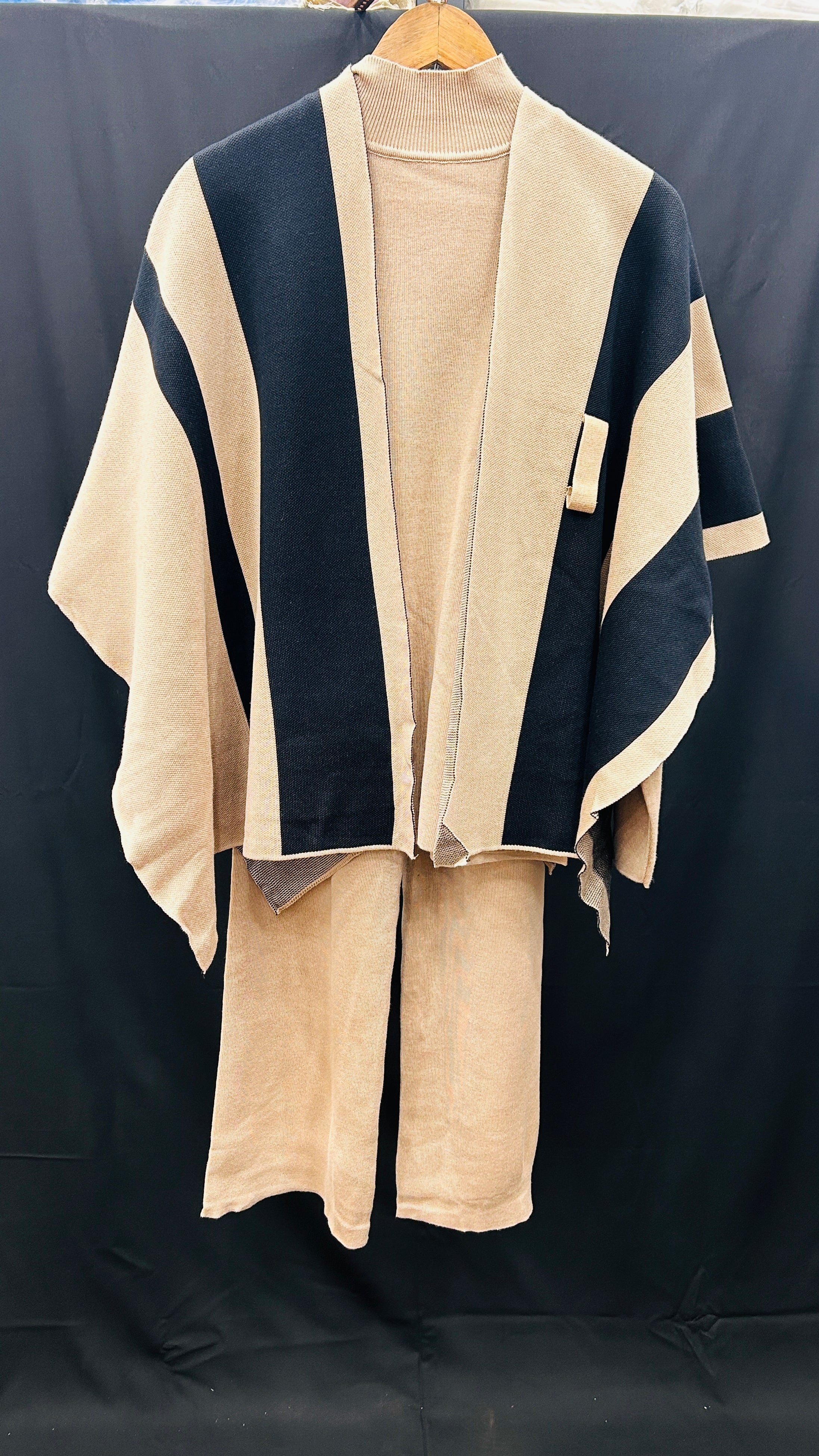 Stylish Winter Knit Ensemble with Drape Cape