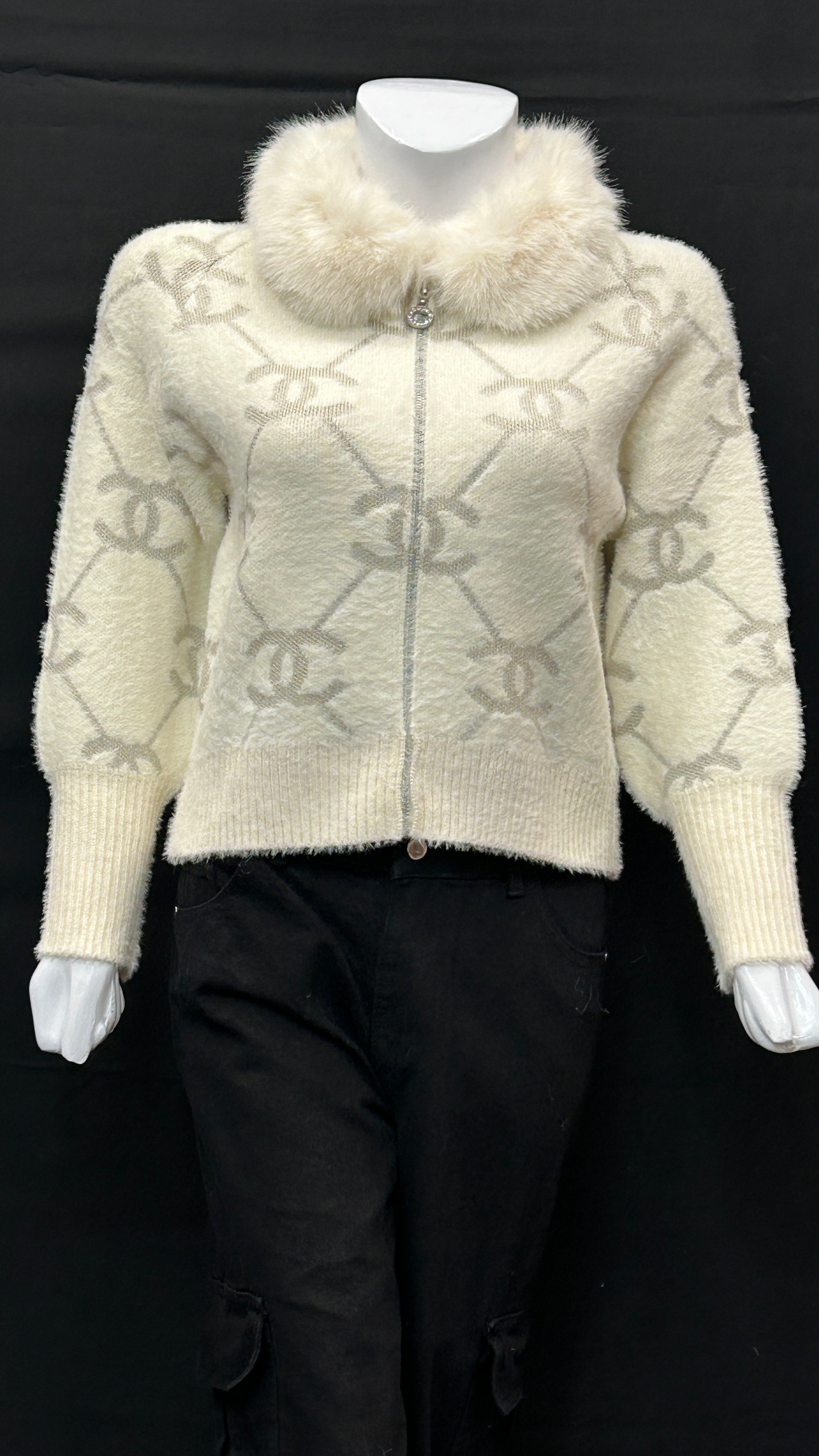 Cream Knit Cardigan with Light Grey Pattern and Faux-Fur Collar