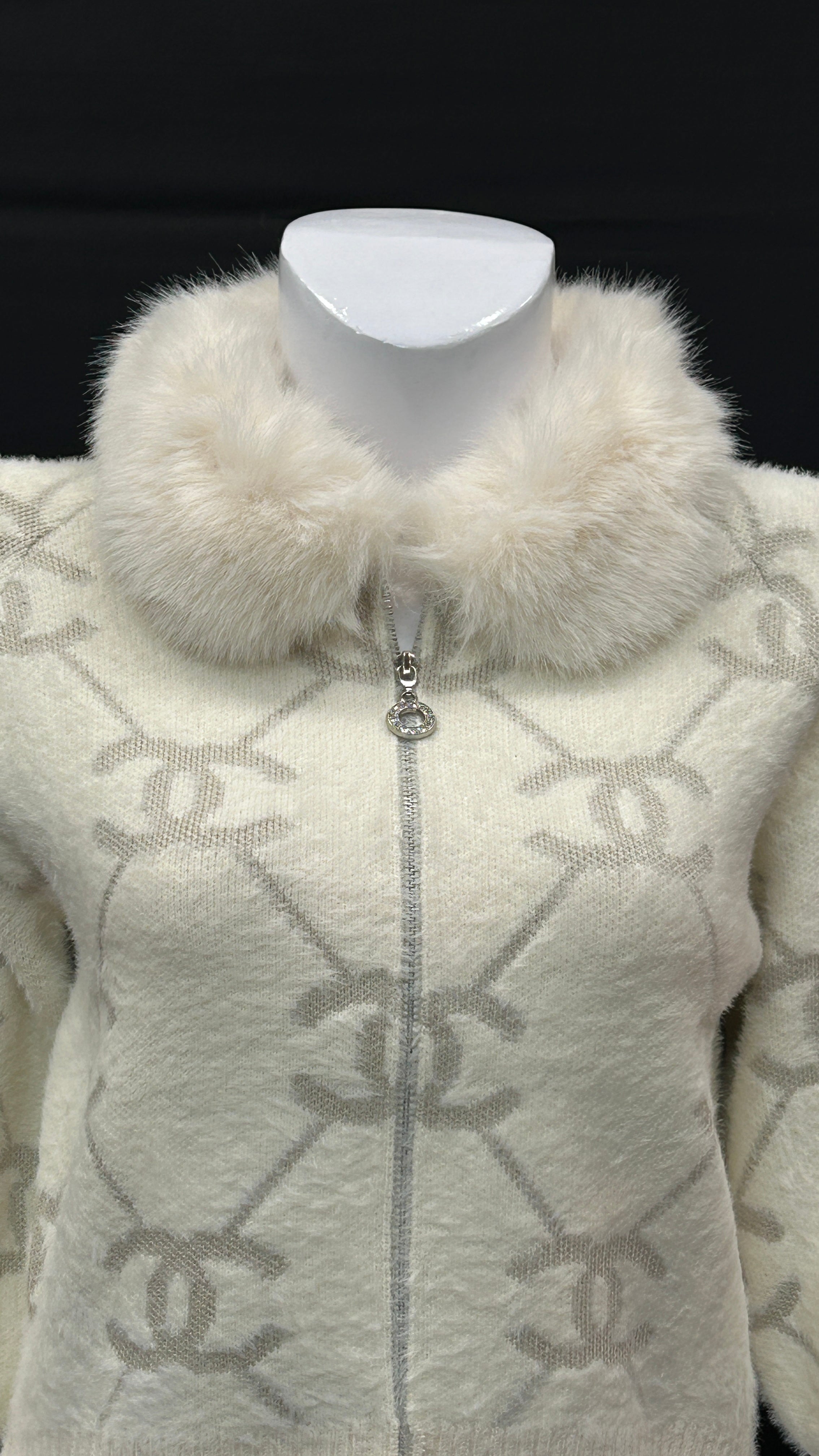 Cream Knit Cardigan with Light Grey Pattern and Faux-Fur Collar