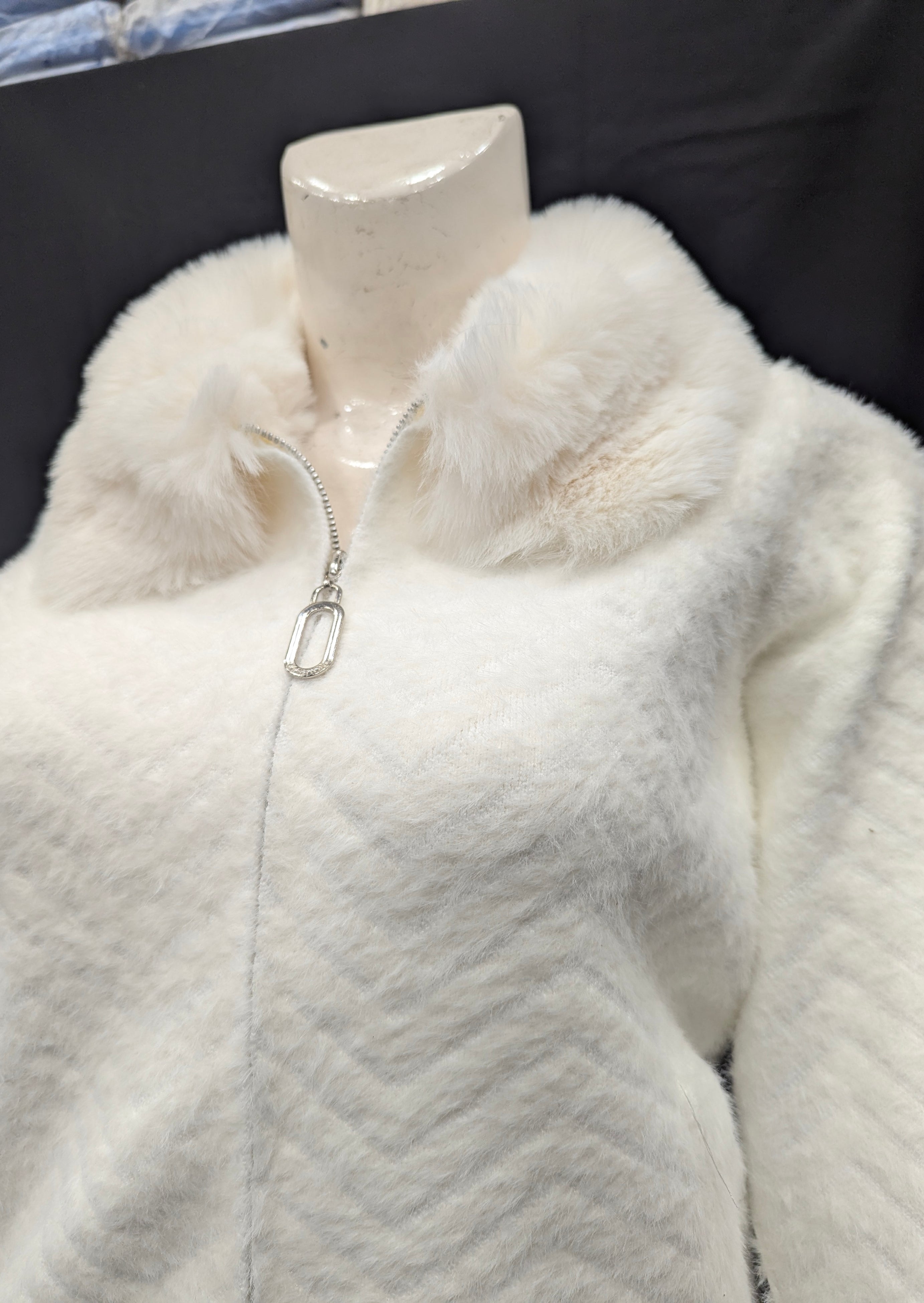 Pure White Fur-Collar Women’s Cardigan 🤍