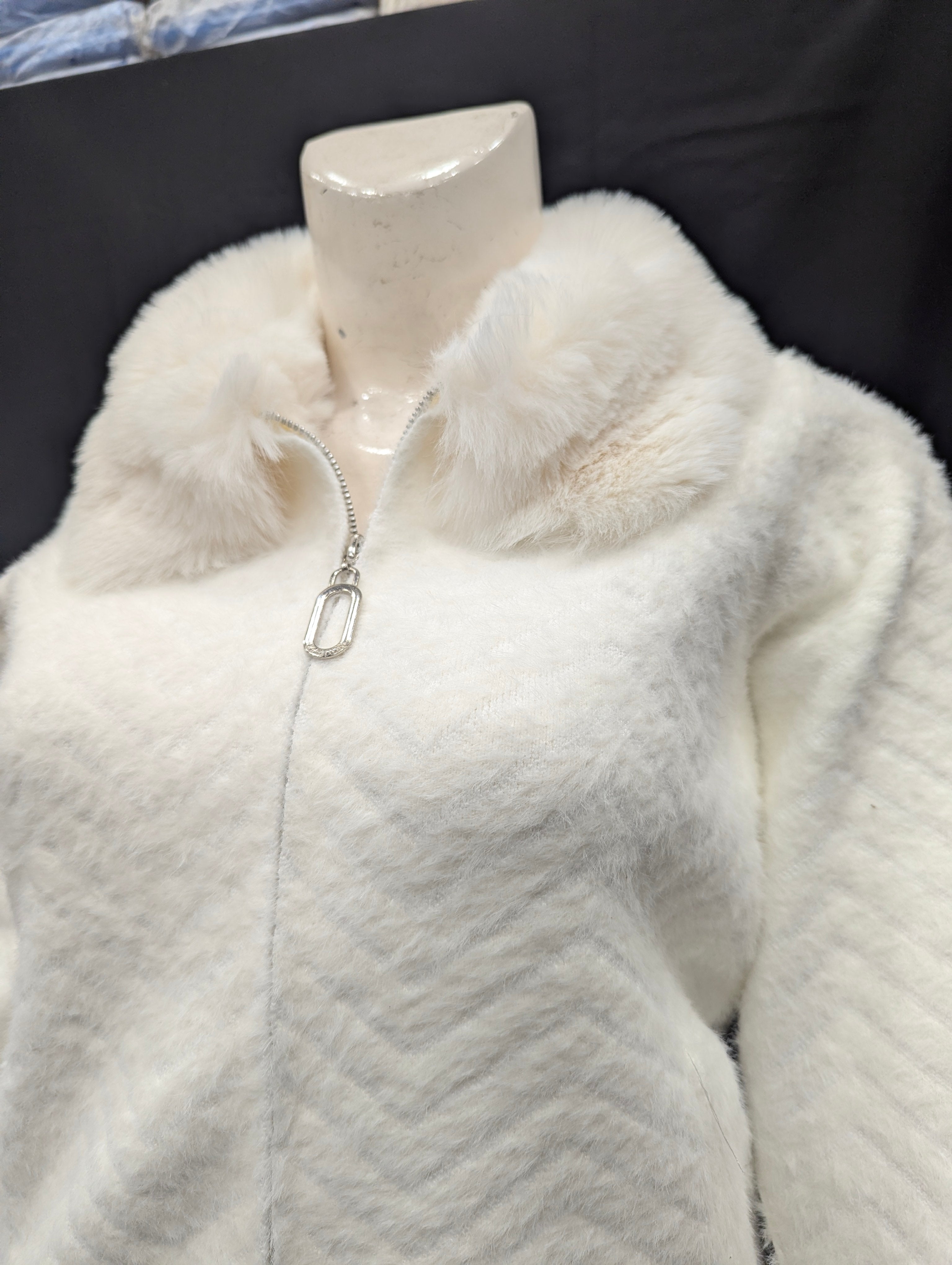 Pure White Fur-Collar Women’s Cardigan 🤍