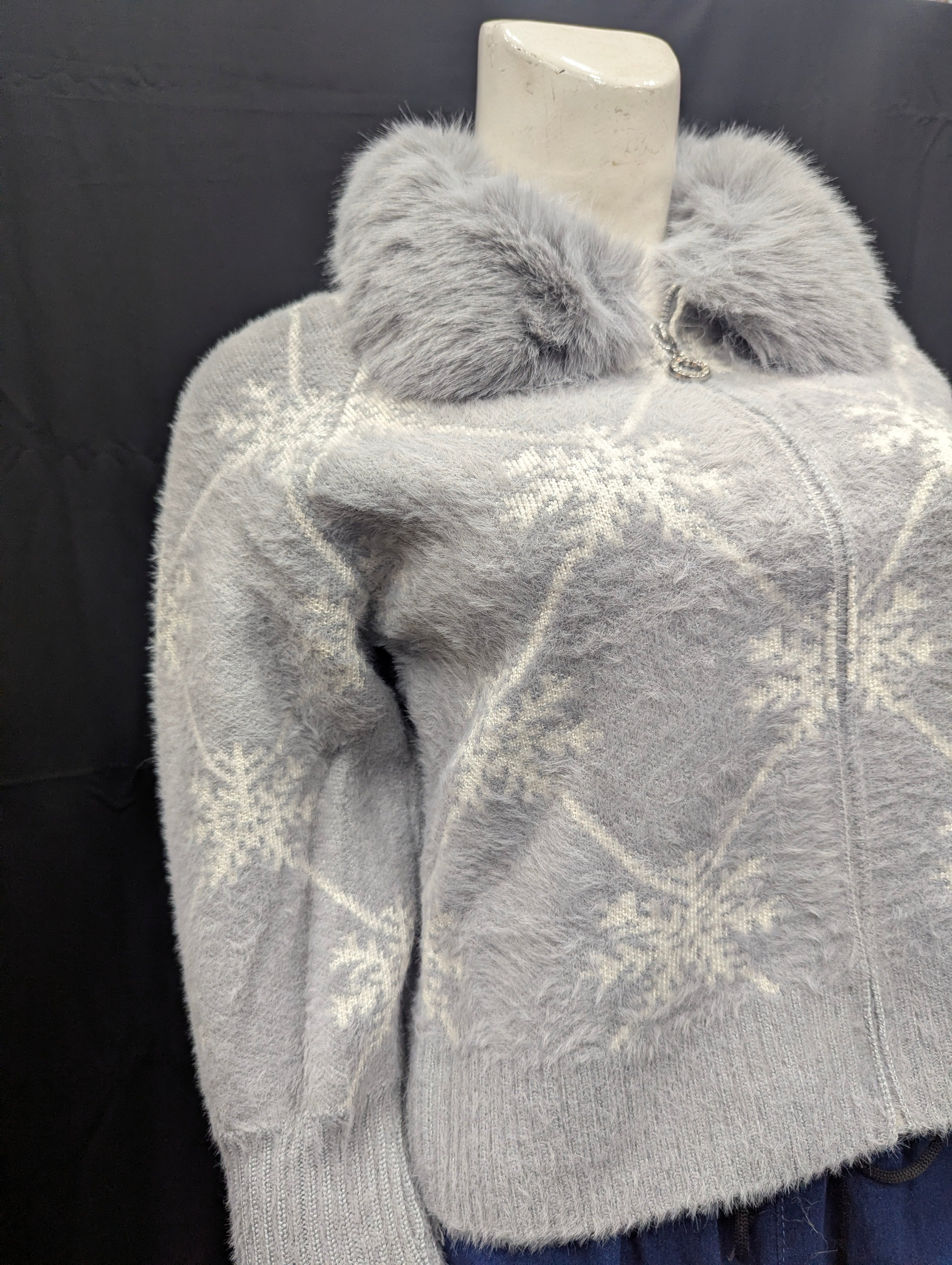 Frost Grey Fur-Collar Snowflake Knit Cardigan