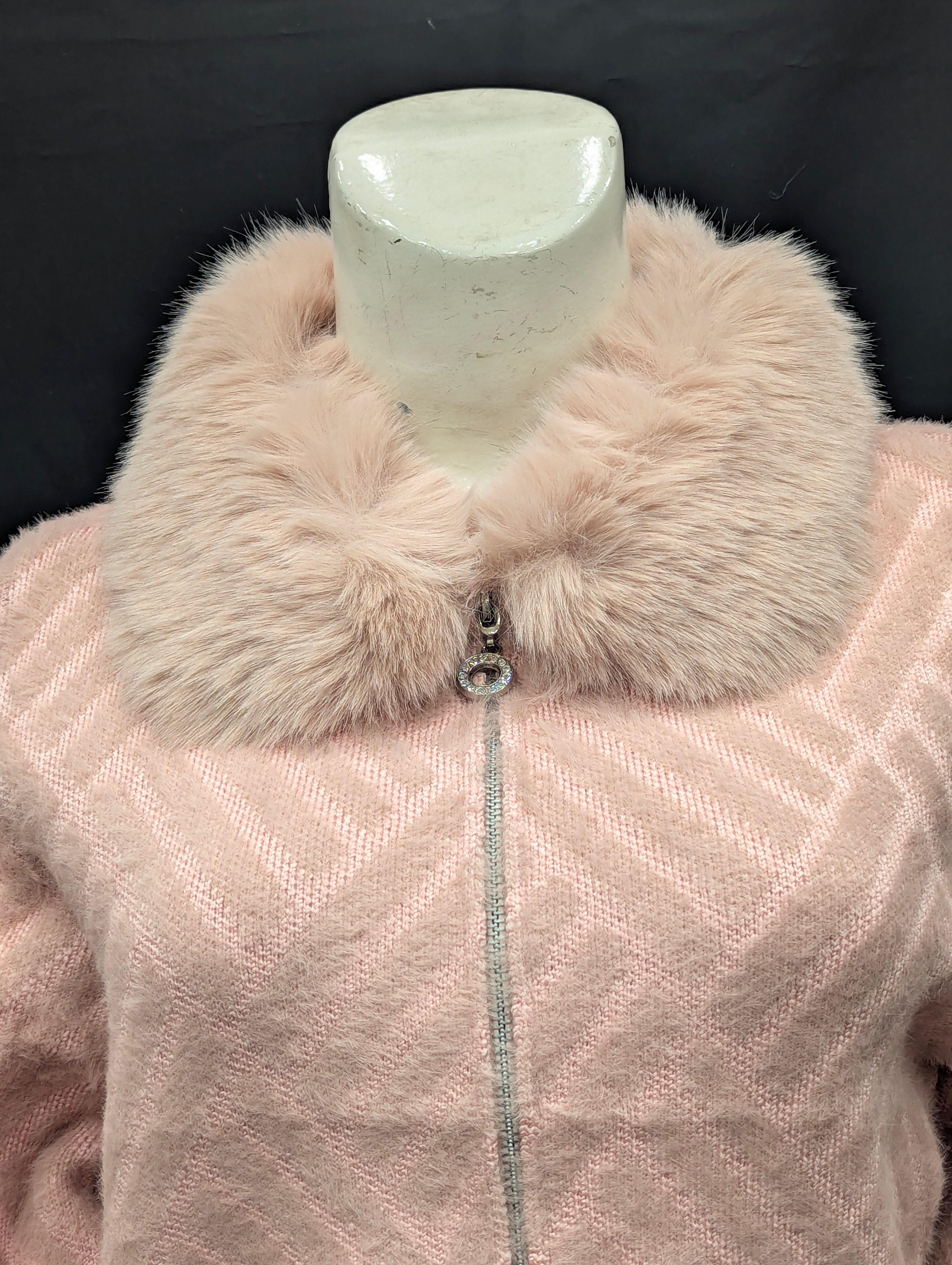 Light Pink Fur-Collar Women’s Cardigan 🌸
