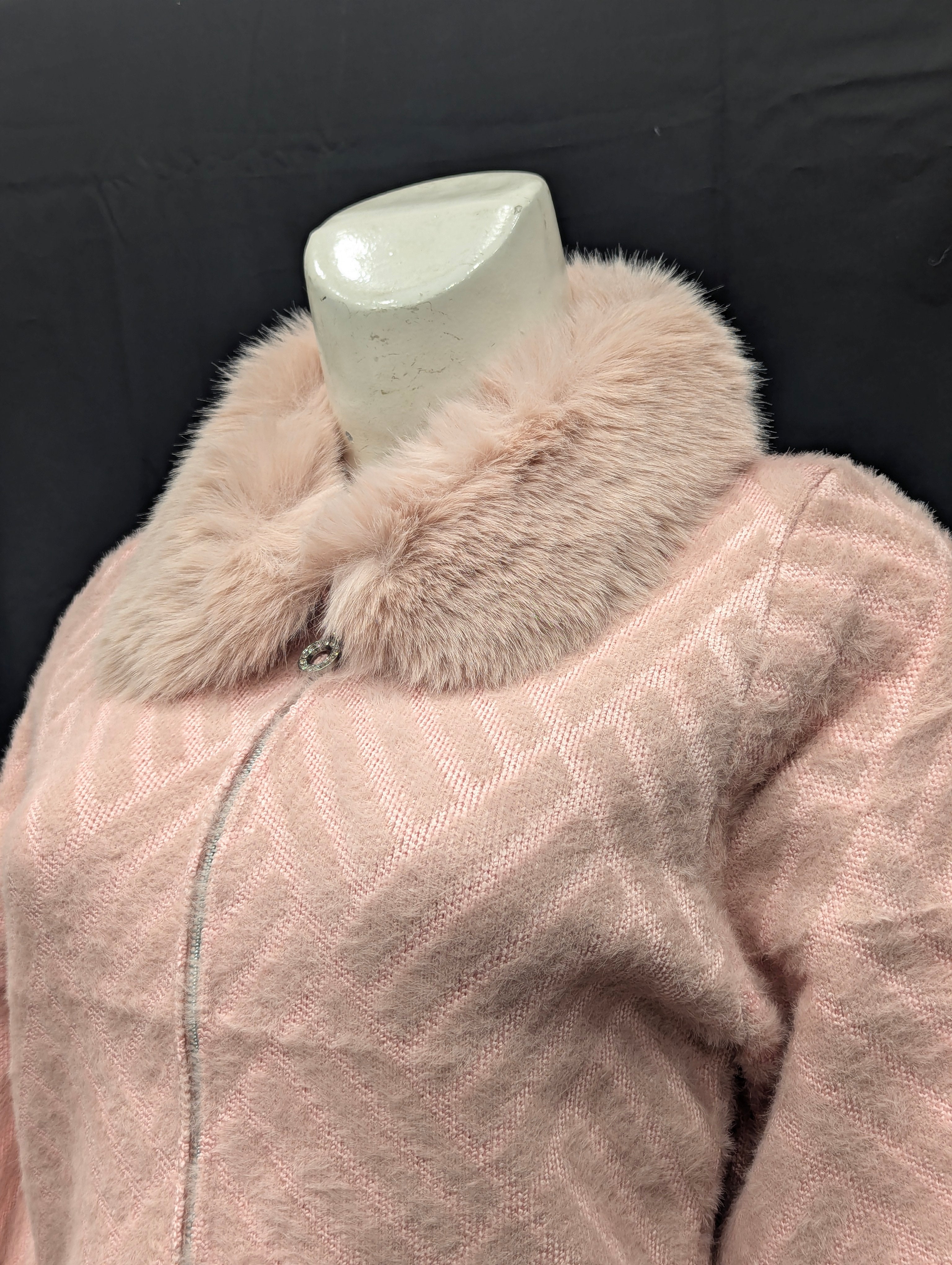 Light Pink Fur-Collar Women’s Cardigan 🌸